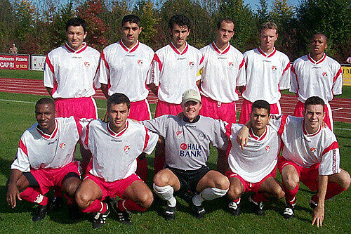 Links unten, das ist er: Cacau, im Dress von Türk Gücü München, im September 2000. Hier wurde der Nationalspieler entdeckt.