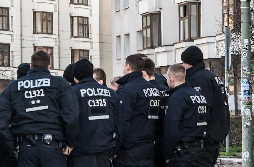 In Bremen durchsucht die Polizei die Räume eines Salafistenvereins. (Symbolbild)
