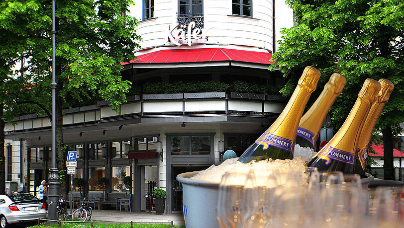 Ein Münchner Alkoholiker lebt seine Sucht am liebsten mit Champagner aus. Ein Münchner Alkoholiker lebt seine Sucht am liebsten mit Champagner aus.