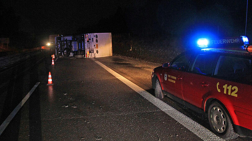 Auf der A71 ereigneten sich zwei Lkw-Unfälle unmittelbar nacheinander, einer davon mit tödlichem Ausgang. Die Bilder von der Unfallstelle.
