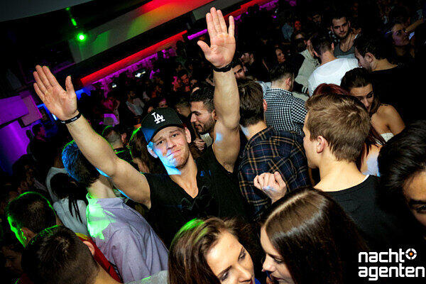 Die besten Party-Bilder vom Samstag. Hier aus dem Crown's Club.