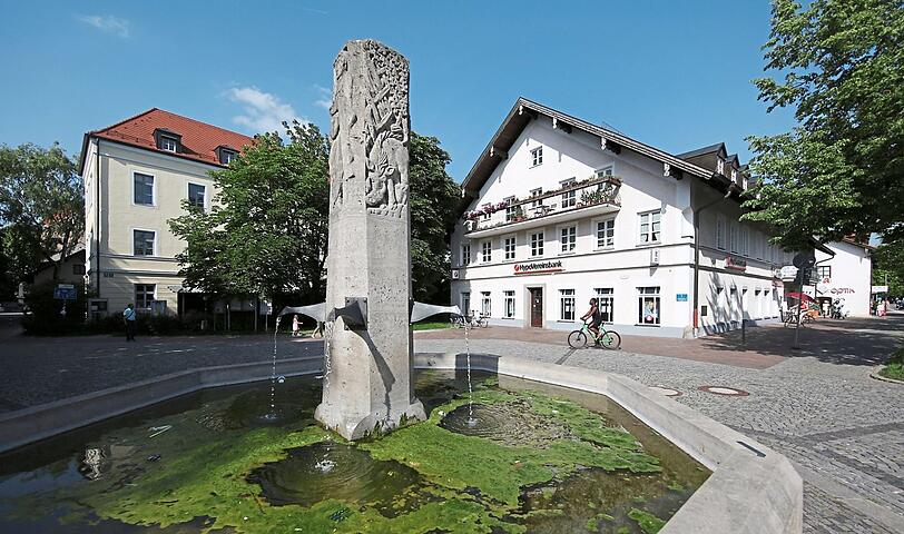 Der Altperlacher Brunnen wurde zur 1200 Jahrfeier von Perlacher Bürgern gestiftet.