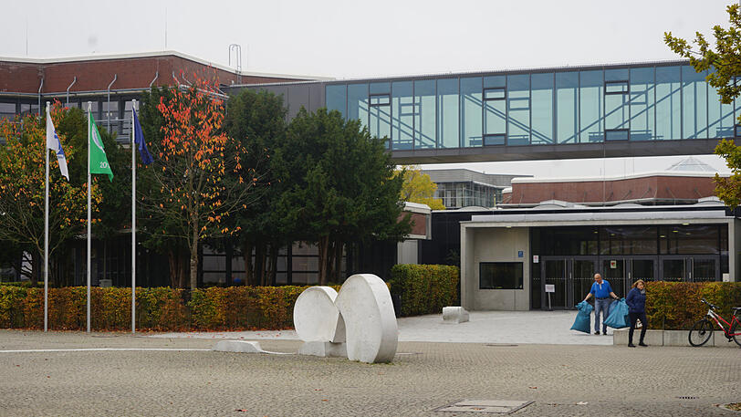 Die Europäische Schule in Neuperlach. Wer hier eine höhere Klasse besucht, muss pro Jahr knapp 7.300 Euro zahlen.