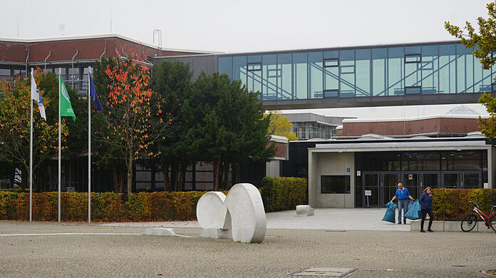 Die Europäische Schule in Neuperlach. Wer hier eine höhere Klasse besucht, muss pro Jahr knapp 7.300 Euro zahlen.