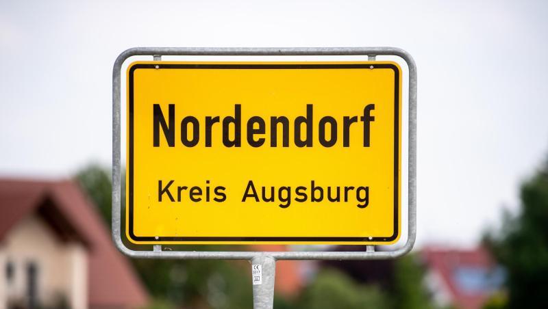 Wohnhäuser sind hinter dem Ortsschild von Nordendorf zu sehen. Foto: Matthias Balk/dpa Wohnhäuser sind hinter dem Ortsschild von Nordendorf zu sehen. Foto: Matthias Balk/dpa