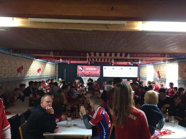 Bayern-Stars zum Anfassen: Die Bilder von den Adventsbesuchen bei den Fanclubs zum Durchklicken