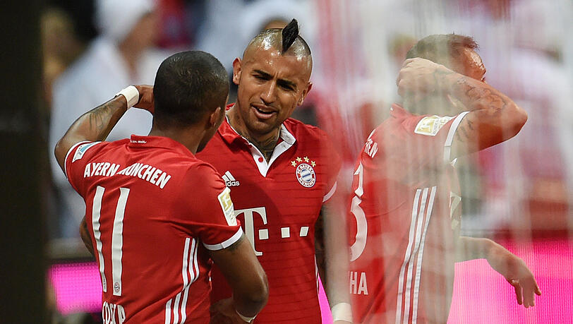 In Freiburg von Anfang an dabei: Die Bayern-Profis Douglas Costa (links) und Arturo Vidal. In Freiburg von Anfang an dabei: Die Bayern-Profis Douglas Costa (links) und Arturo Vidal.