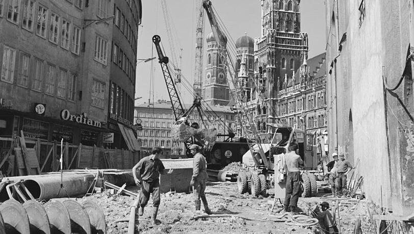 Auch rund um den Marienplatz wird das Pflaster für den Bau des neuen Verkehrsmittels aufgerissen. Auch rund um den Marienplatz wird das Pflaster für den Bau des neuen Verkehrsmittels aufgerissen.