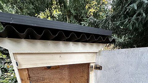 Wenn die Tür geschlossen wird, werden Tierschützer alarmiert.