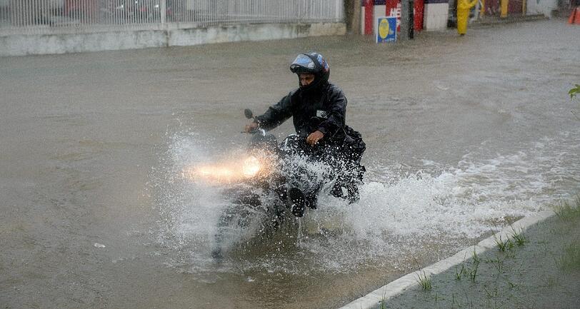 In Recife erwartet die USA und Deutschland eine Wasserschlacht. Die irren Regen-Bilder aus Recife!