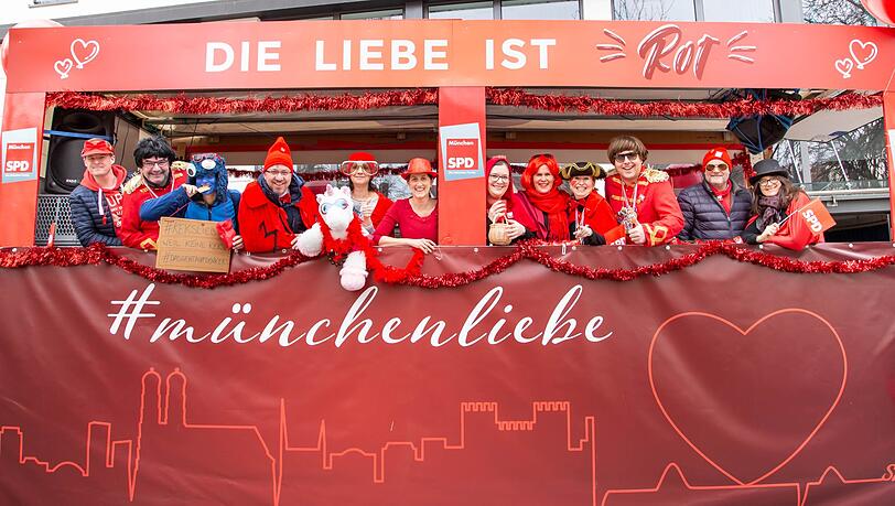 Als die Welt noch heile war: der Faschingswagen der SPD bei seinem letzten Auftritt vor der Pandemie.