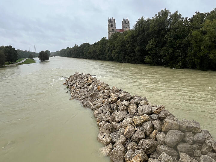 Die reißenden Fluten der Isar.