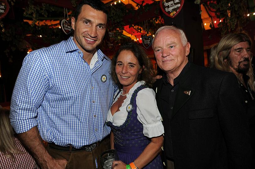 Wladimir Klitschko mit Cathrin und Werner Baldessarini