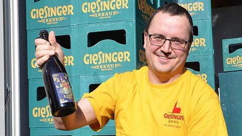 Stolz auf seinen starken Stoff: der Braumeister vom Giesinger Bräu Steffen Marx. In der Bilderstrecke sehen Sie, wie das Bier entsteht.