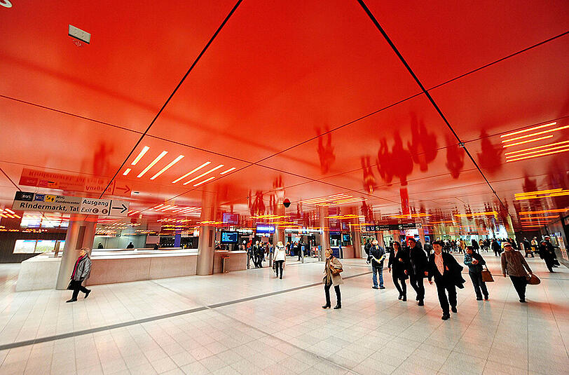 Eine spezielle LED-Lichttechnik sorgt für einen besonderen Lichteffekt im neuen Zwischengeschoss am Marienplatz.