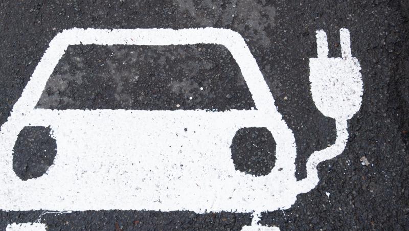 Derzeit gibt es in Deutschland rund 24.000 Ladepunkte für Elektroautos. Derzeit gibt es in Deutschland rund 24.000 Ladepunkte für Elektroautos.