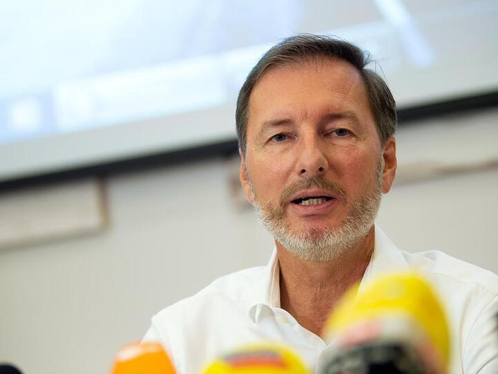 Zoo-Direktor Andreas Knieriem: "Meng Meng und ihre beiden Jungtiere haben die Geburt gut überstanden und sind wohlauf."