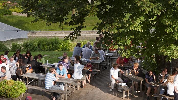 Hier vind je nog meer Spareribs: de Fürstenfelder in Fürstenfeldbruck.