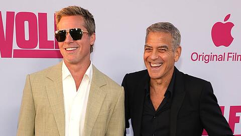 Brad Pitt (l.) und George Clooney liefen am 18. September zusammen über den roten Teppich im TCL Chinese Theatre in Los Angeles.