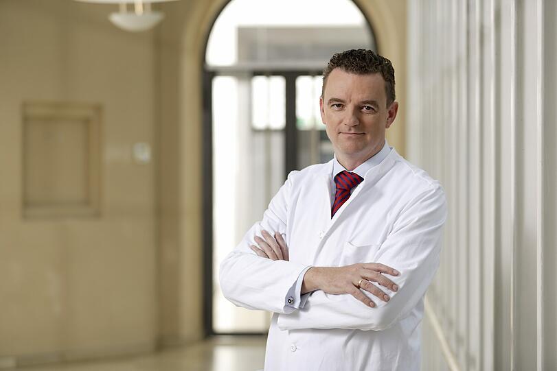 Chefarzt der Klinik für Hämatologie, Onkologie, Immunologie, Palliativmedizin, Infektiologie und Tropenmedizin am Klinikum Schwabing: Professor Clemens-Martin Wendtner.