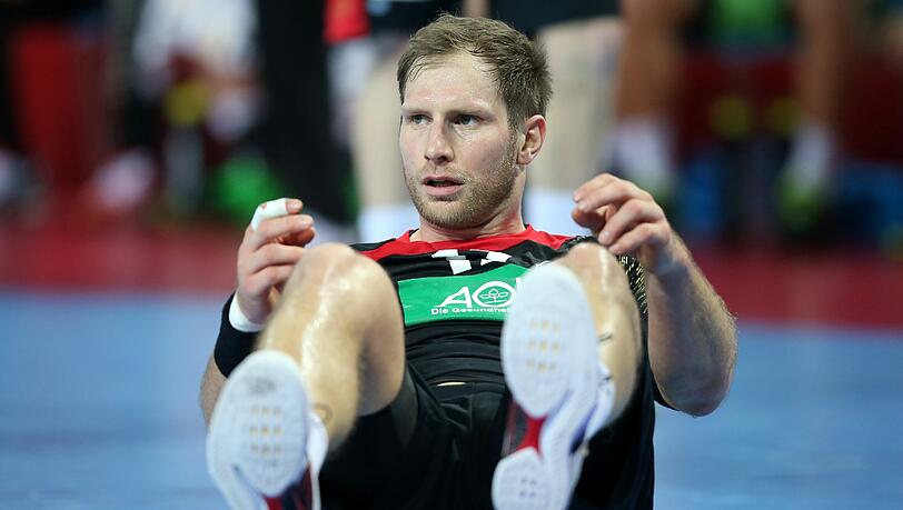 DHB-Kapitän Steffen Weinhold fällt mit einem Muskelbündelriss für den Rest der EM aus. DHB-Kapitän Steffen Weinhold fällt mit einem Muskelbündelriss für den Rest der EM aus.
