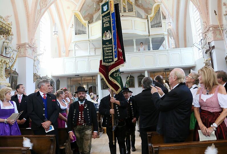 Filser-Fahnenweihe in der Heilig-Kreuz-Kirche in Forstenried. Die Bilder.