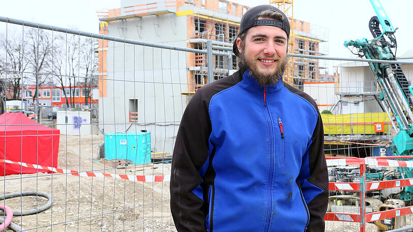 Baggerfahrer Tobias Schmuck.
