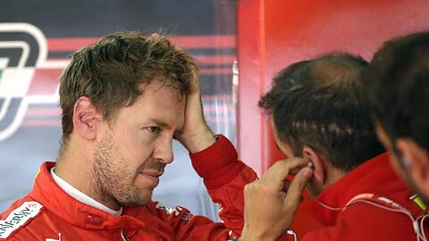 Musste sich beim Training in Sotschi wieder seinem Teamkollegen geschlagen geben: Ferrari-Pilot Sebastian Vettel (l).