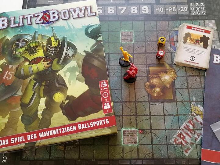 Beim Football-Spiel Blitz Bowl geht es hart zur Sache.