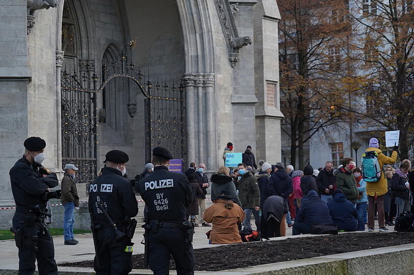 Bilder von der Demo am Paulsplatz.