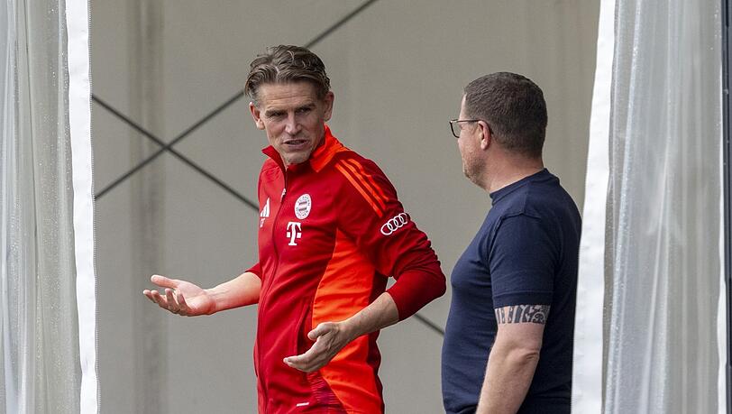 Beim FC Bayern sind Emotionen drin - nicht nur auf dem Platz: Sportvorstand Max Eberl im Tegernsee-Trainingslager im Austausch mit Sportdirektor Christoph Freund.