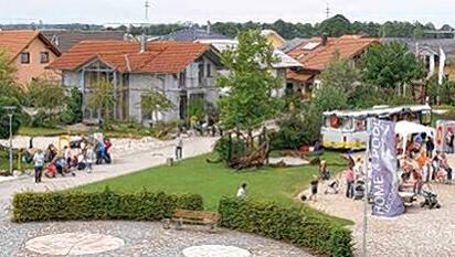 Zusätzlich zu den 58 Musterhäusern im Bauzentrum Poing kann man an diesem Sonntag auch jede Menge Autos bestaunen. Zusätzlich zu den 58 Musterhäusern im Bauzentrum Poing kann man an diesem Sonntag auch jede Menge Autos bestaunen.