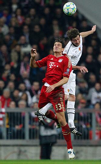 MARIO GOMEZ - NOTE 1:
Wenn's läuft, dann läuft's. Machte seine Treffer 15, 16, 17 und 18 aus den letzten 13 Champions-League-Spielen.