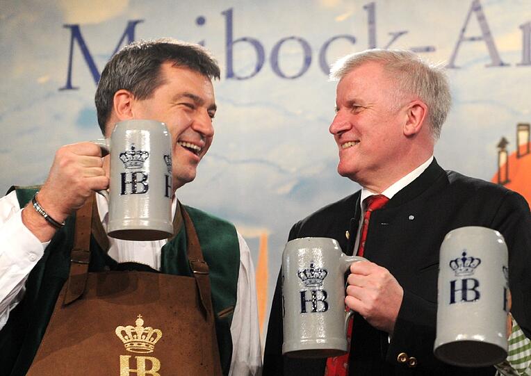 Ein Prosit auf den Maibock: Bayerns Finanzminister Markus Söder (l.l) und Ministerpräsident Horst Seehofer.