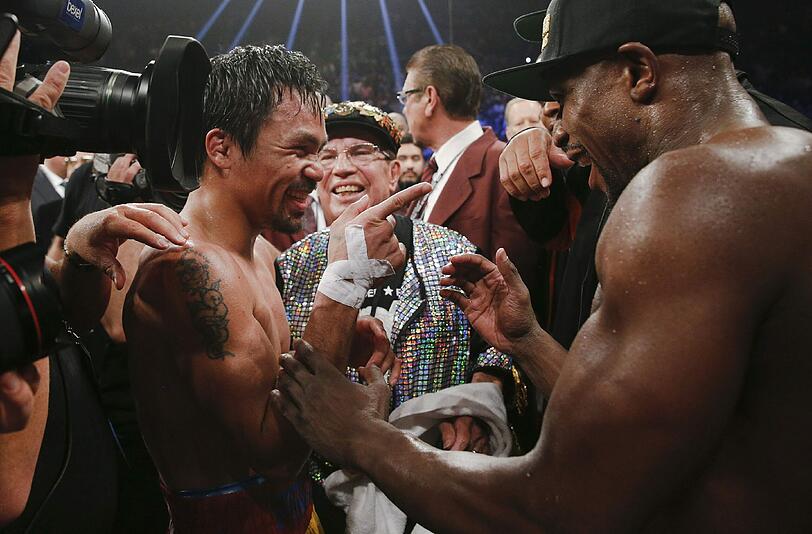 Floyd Mayweather hat den Angriff von Manny Pacquiao im Rekord-Boxkampf erfolgreich abgewehrt und bleibt auch in seinem 48. Profi-Duell ungeschlagen.