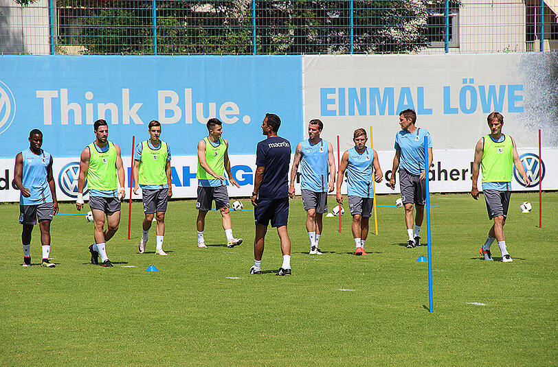 Am Samstag startete der TSV 1860 München ganz offiziell in die neue Saison. Klicken Sie sich durch die Bilder des Traningsauftakts mit dem neuen Trainer Kosta Runjaic.