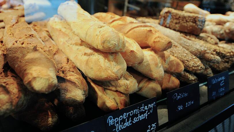 Das frische, knusprige Brot, das man im Käfer Delikatessen Markt in der Schranne und in den Dependancen täglich kaufen kann, kommt von Grimminger: &bdquo;Handwerk und Tradition sorgt für das beste Brot der Stadt&ldquo;, so der Slogan von Grimminger