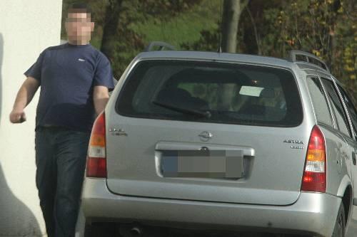 Obwohl er zweimal zu einer Gefängnisstrafe ohne Bewährung verurteilt worden war, durfte der Oberpfälzer Wolfgang M. (26) weiterhin in Freiheit leben.