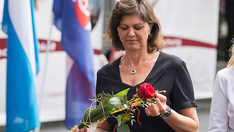 Ilse Aigner wehrt sich gegen die Vorwürfe, lesbisch zu sein. Ilse Aigner wehrt sich gegen die Vorwürfe, lesbisch zu sein.