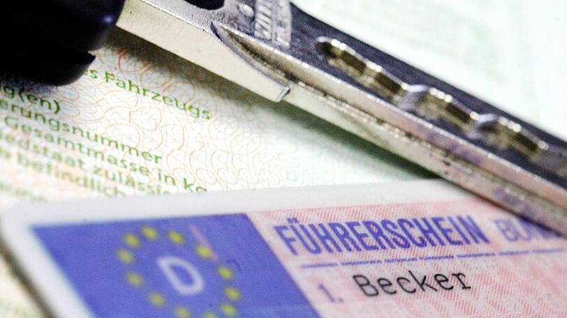Wenn ein Fahrverbot verhängt wurde: Führerschein abgeben, Autoschlüssel sicher verwahren.