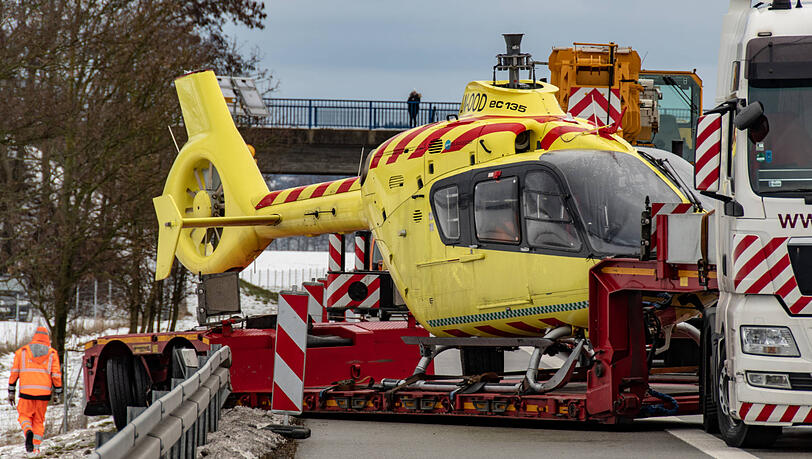 Der beschädigte Lkw-Anhänger auf der A3.