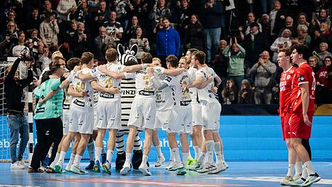 Die Kieler holten sich in letzter Sekunde den siebten Sieg in der Champions-League-Vorrunde.