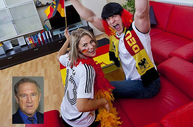 Gemeinsam jubeln: Das ist der Idealfall. Doch Fußball birgt bei Pärchen  viel Konfliktpotenzial, weiß Scheidungsanwalt Hermann Messmer (kleines Bild).