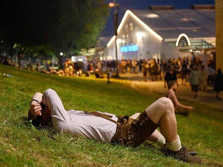 Ein Päuschen kann auf dem Oktoberfest nicht schaden.
