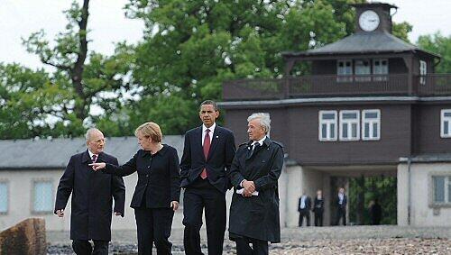 Barack Obama, Angela Merkel, Elie Wiesel (r), und Bertrand Herz Barack Obama, Angela Merkel, Elie Wiesel (r), und Bertrand Herz