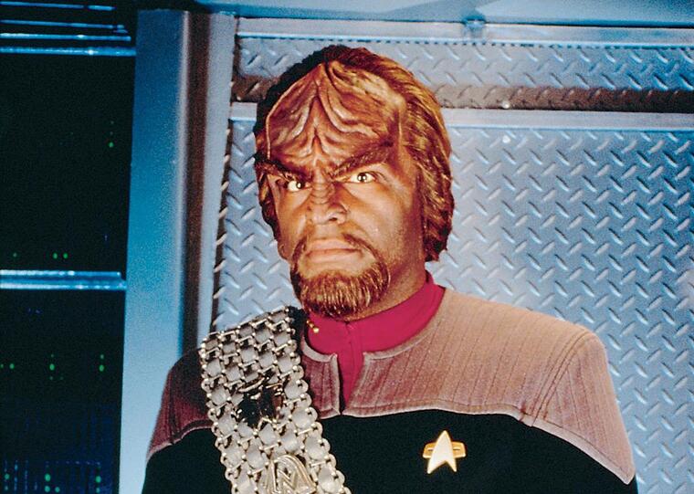 Der Klingone Worf war nicht nur in "The Next Generation" dabei, sondern auch im Nachfolger "Deep Space Nine". Insgesamt hat Darsteller Michael Dorn in 354 "Star Trek"-Episoden mitgewirkt. Somit ist der stolze Krieger der heimliche Star der Serie.
