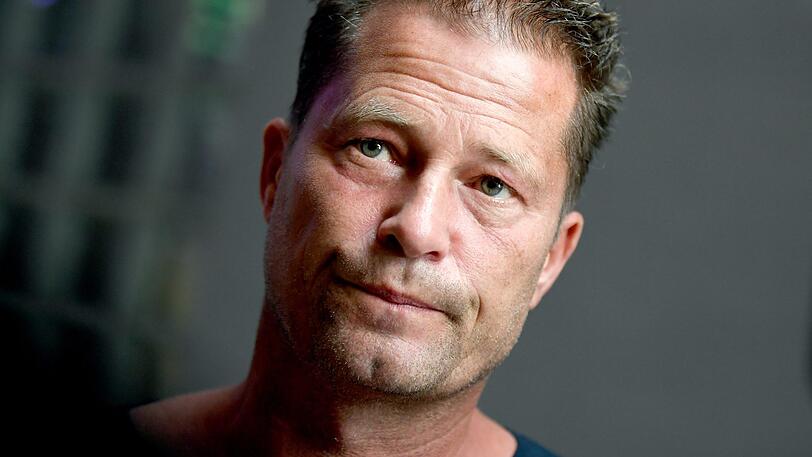 Schauspieler Til Schweiger darf sich selbst ein Bild von der Augsburger Puppenkiste machen. (Archivbild)