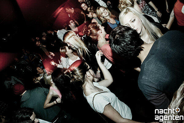 Das Bobbeaman in der Gabelsbergerstraße besticht mit seiner Kaleidoskop-Decke. Mehr Partybilder aus dem Bobbeaman unter:  www.nachtagenten.de