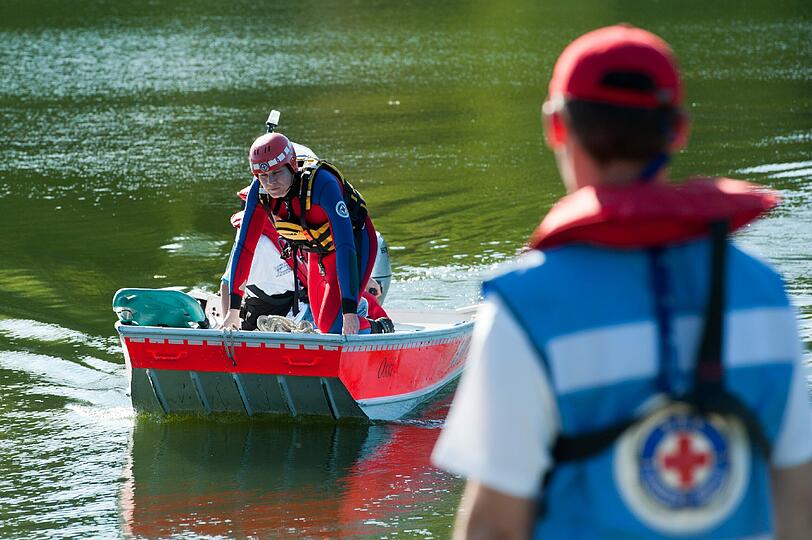 Großeinsatz für die Wasserwacht nachdem ein Betrunkener in die Iller gefallen ist. (Symbolbild)