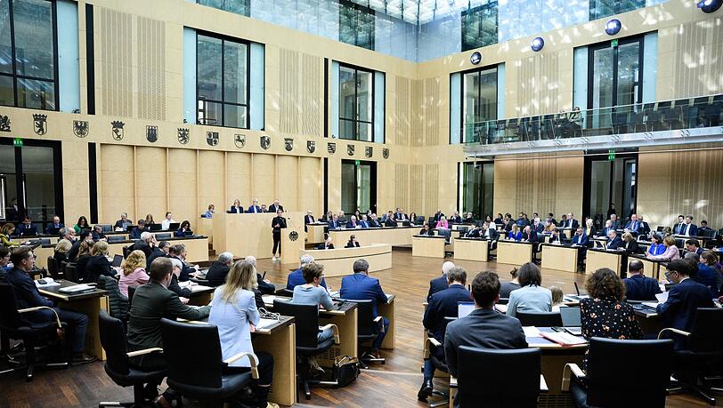 Der Bundesrat hat heute mehrere Gesetze der Bundesregierung ohne große Debatte gebilligt.